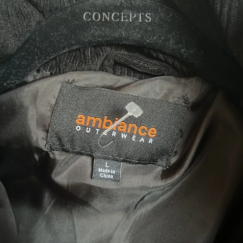 Black puffer jacket - Picture 3 of 3